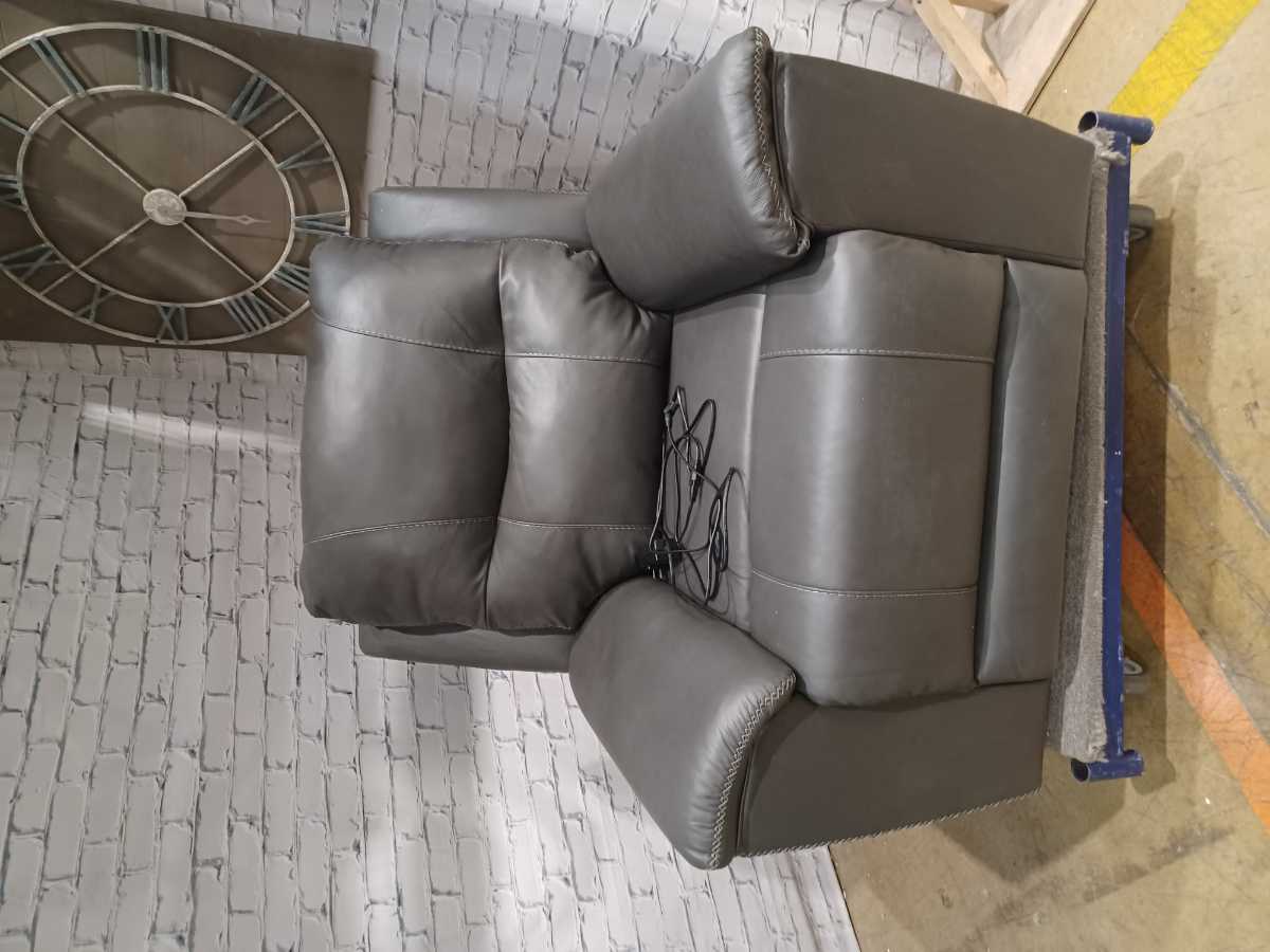 Dearview-Exclusive Power Recliner - Gallery Image 9